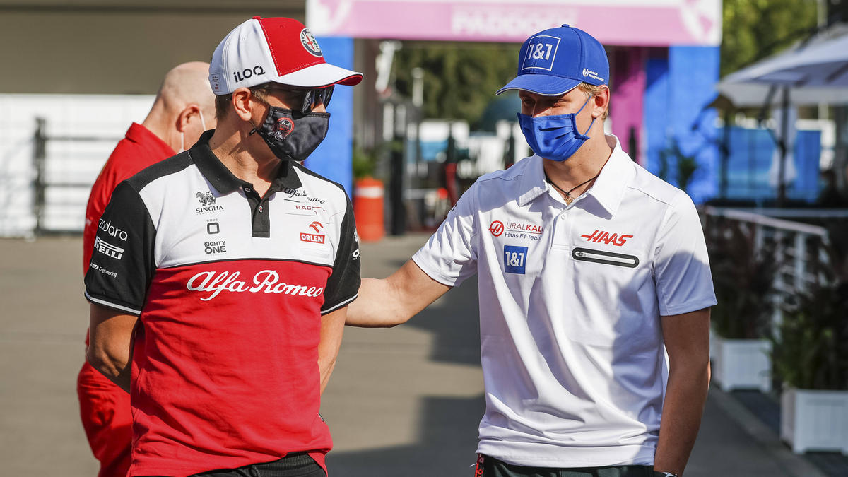 Mick Schumacher (r.) würde in der Formel 1 gerne einmal gegen Kimi Räikkönen kämpfen