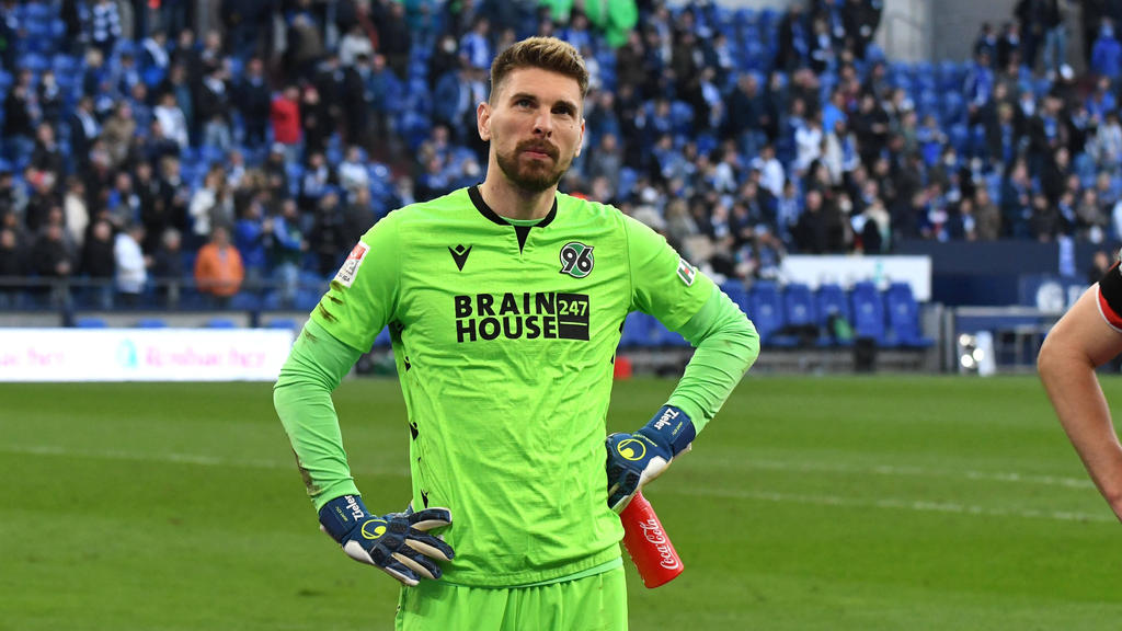 96-Keeper Ron-Robert Zieler patzte 96-Keeper Ron-Robert Zieler patzte