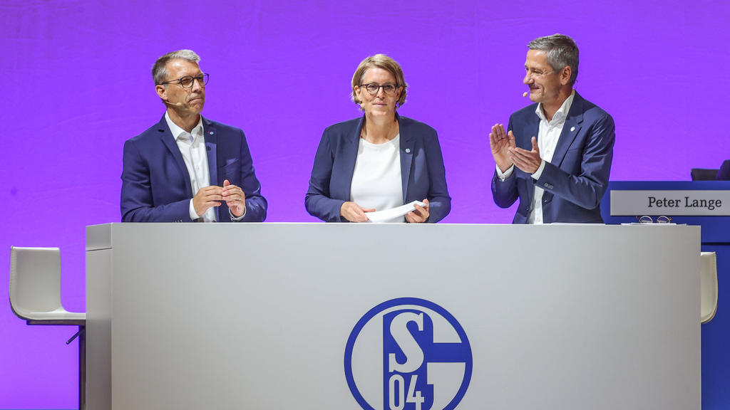Schalke-Boss Bernd Schröder (re.) fordert mehr TV-Geld für seinen Klub