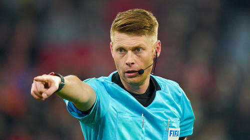 Christian Dingert ist seit 2010 Schiedsrichter in der Bundesliga