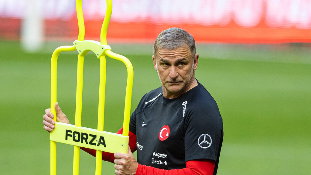 Soll sich Gerüchten zufolge mit den Spielern der türkischen Nationalmannschaft zerstritten haben: Stefan Kuntz Soll sich Gerüchten zufolge mit den Spielern der türkischen Nationalmannschaft zerstritten haben: Stefan Kuntz
