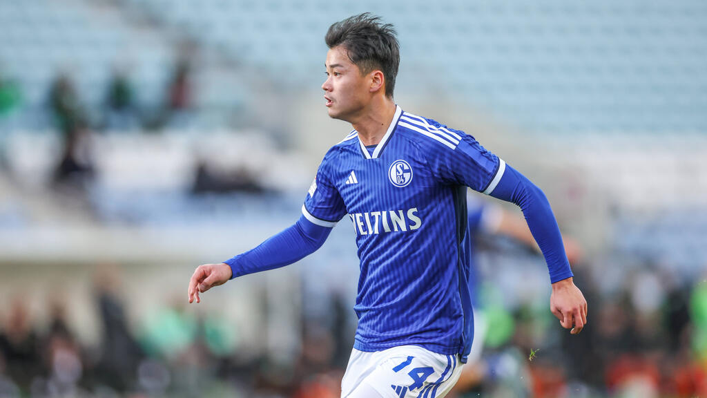 Soichiro Kozuki im Januar 2024 bei einem Testspiel für den FC Schalke 04