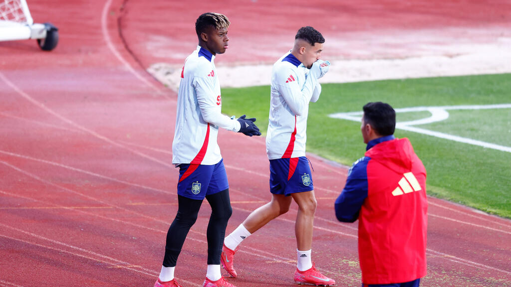 Nico Wiliams (l.) steht auf der Wunschliste des FC Bayern Nico Wiliams (l.) steht auf der Wunschliste des FC Bayern