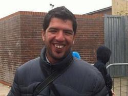 Luis Suárez heeft een lookalike. Voetbal.com Lookalike van de maand.