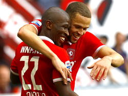 Aangever Kamohelo Mokotjo (l.) en doelpuntenmaker Luc Castaignos (r.) vieren de 3-1 van FC Twente in het duel met FC Utrecht. (28-09-2014)