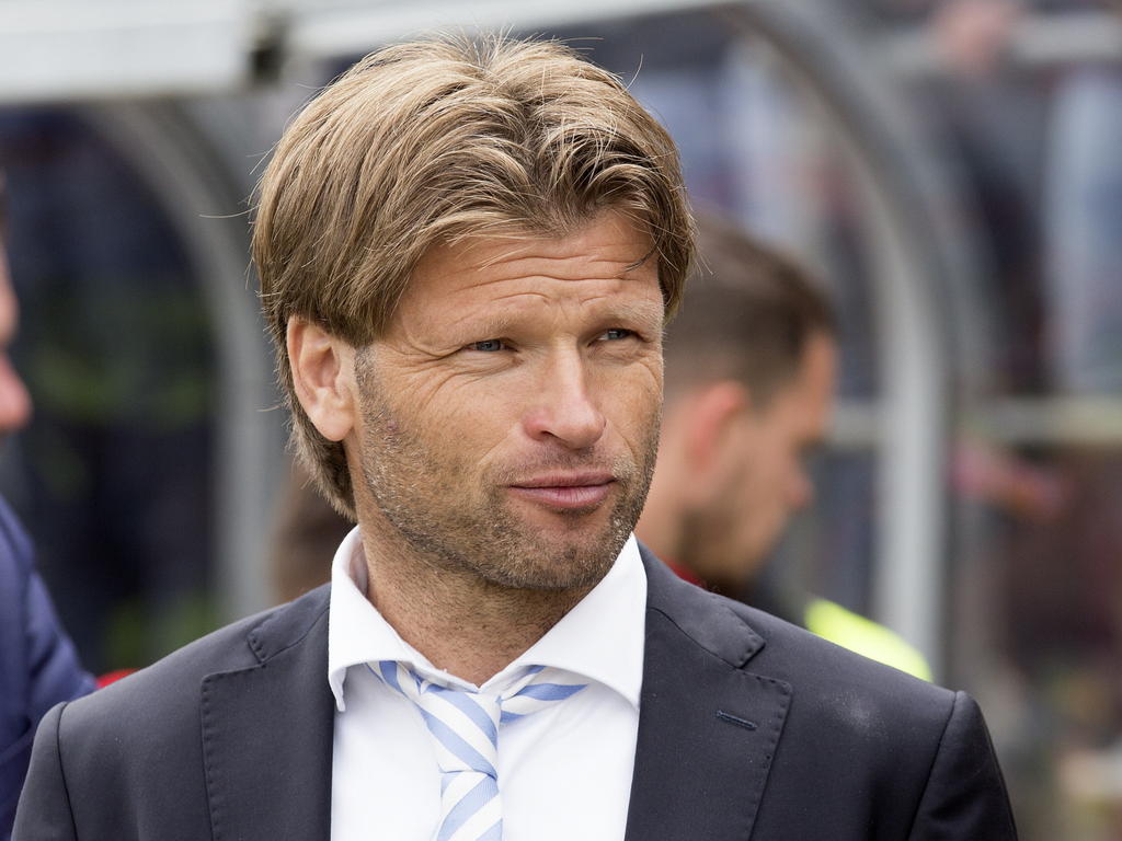De Graafschap-trainer Jan Vreman kijkt rustig toe tijdens Go Ahead Eagles - De Graafschap. (25-05-2015)