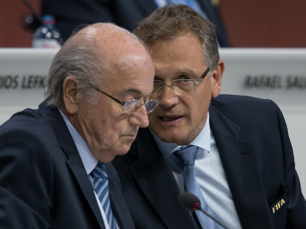 Gegen Sepp Blatter (l.) und Jerome Valcke gibt es neue schwere Verdachtsmomente