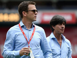 Oliver Bierhoff (l.) und Joachim Löw freuen sich auf den Anpfiff