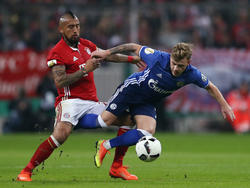 Der Vertrag von Schalkes Max Meyer (r.) läuft zum Saisonende aus