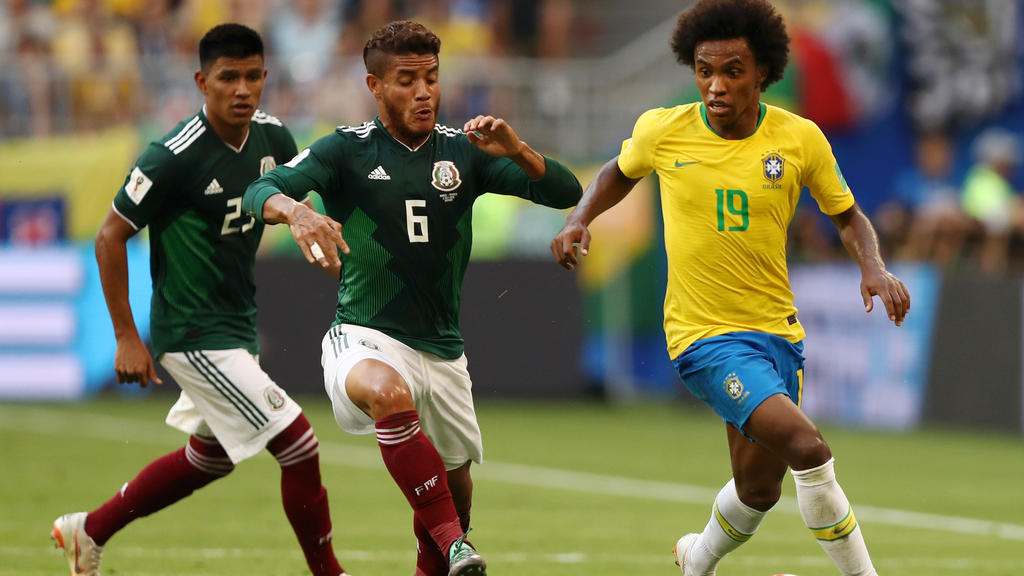 Willian (r.) startete für Brasilien beim 2:0 im Achtelfinale gegen Mexiko durch
