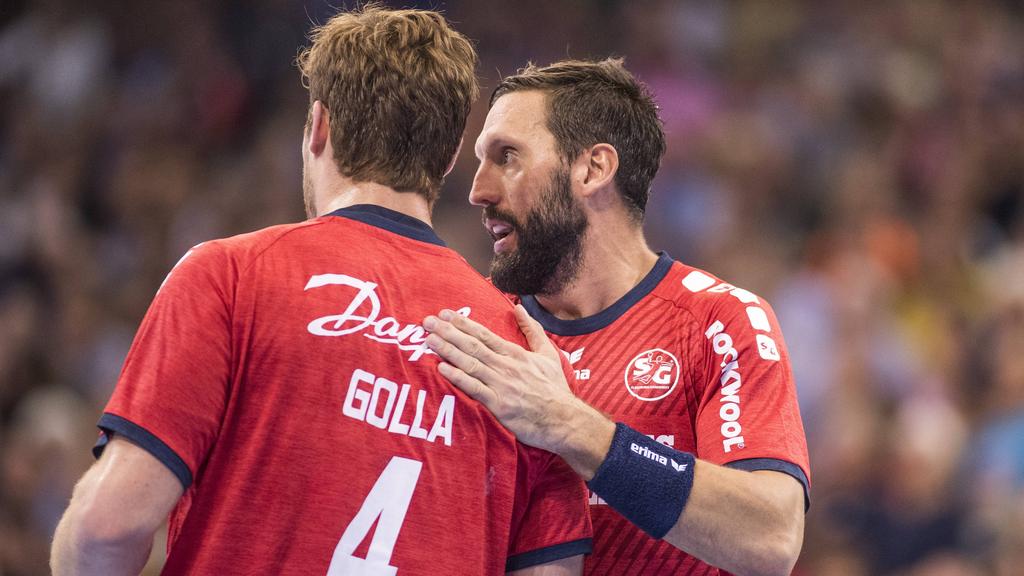 Der Lehrmeister und sein Schüler: Flensburgs Kapitän Tobias Karlsson (l.) mit Johannes Golla