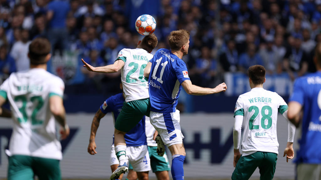 Der FC Schalke 04 und Werder Bremen mischen im Aufstiegsrennen vorne mit