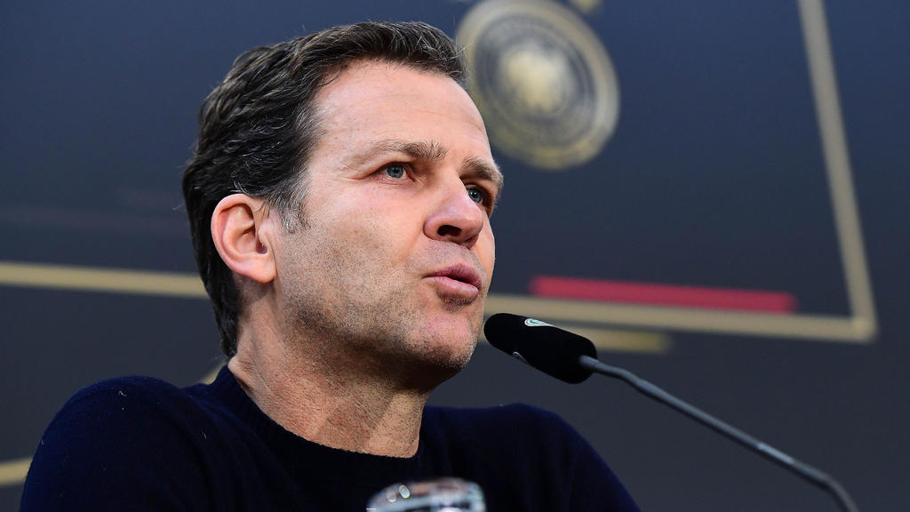 DFB-Direktor Oliver Bierhoff hat sich den Fragen der Medien gestellt DFB-Direktor Oliver Bierhoff hat sich den Fragen der Medien gestellt