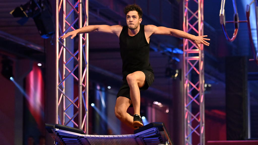 Luca Hänni beim Sprung an die Himmelsleiter!