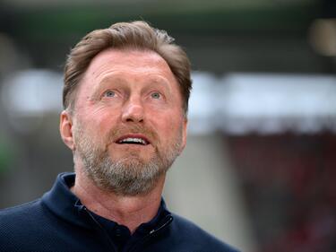 Den ersten Härtetest vor der Saison verliert Wolfsburgs Trainer Ralph Hasenhüttl mit seinem Team