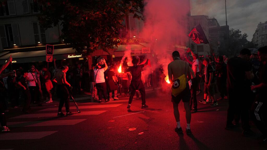 In Paris wird der Champions-League-Titel gefeiert - nicht immer friedlich. In Paris wird der Champions-League-Titel gefeiert - nicht immer friedlich.