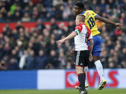Jordy Clasie (l.) van Feyenoord is iets kleiner dan Cambuur speler Bartholomew Ogbeche (r.). (08-02-2015)