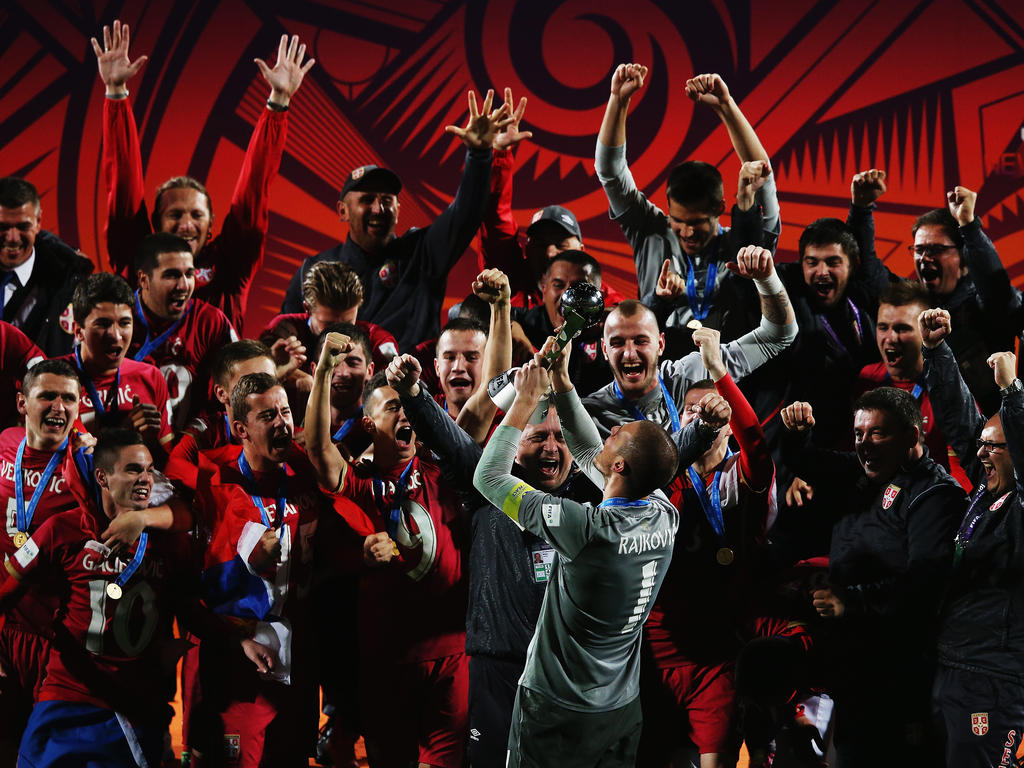 Serbia celebra el título Sub-20 de 2015 en Nueva Zelanda. (Foto: Getty)