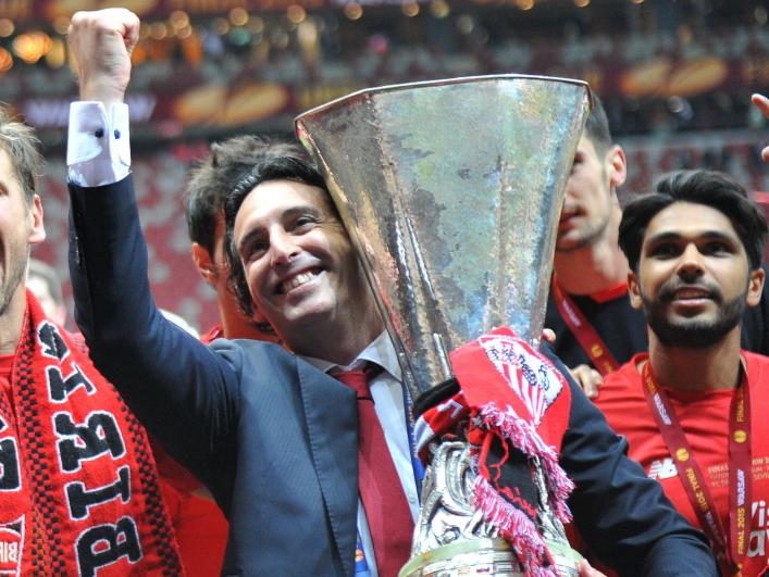 Emery levanta la Europa League con el Sevilla en 2015. (Foto: Getty)