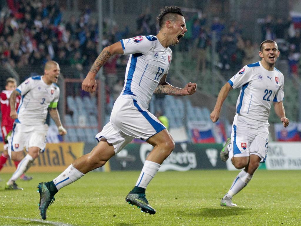 Marek Hamšík celebra el primer gol de una noche histórica para Eslovaquia. (Foto: Imago)