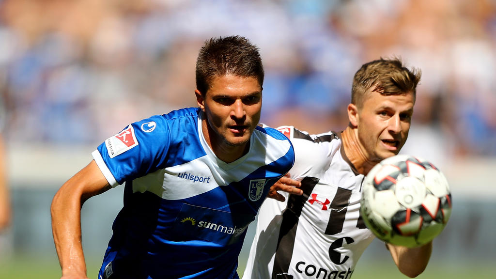 Aleksandar Ignjovski (l.) kann dem 1. FC Magdeburg vorerst nicht helfen