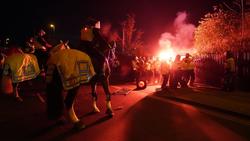 Bei heftigen Ausschreitungen vor der Partie zwischen Aston Villa und Legia Warschau wurden drei Polizisten verletzt