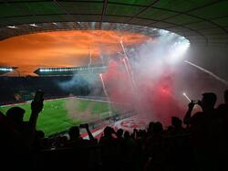 Fans von Kaiserslautern zündeten Pyrotechnik im Olympiastadion
