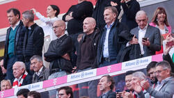 BVB-Boss Hans-Joachim Watzke (2.v.r.) lobt den FC Bayern