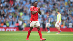 Awoniyi (l.) spielt seit 2022 in Nottingham