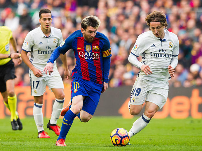 Modric en un encuentro frente al FC Barcelona. (Foto: Getty)