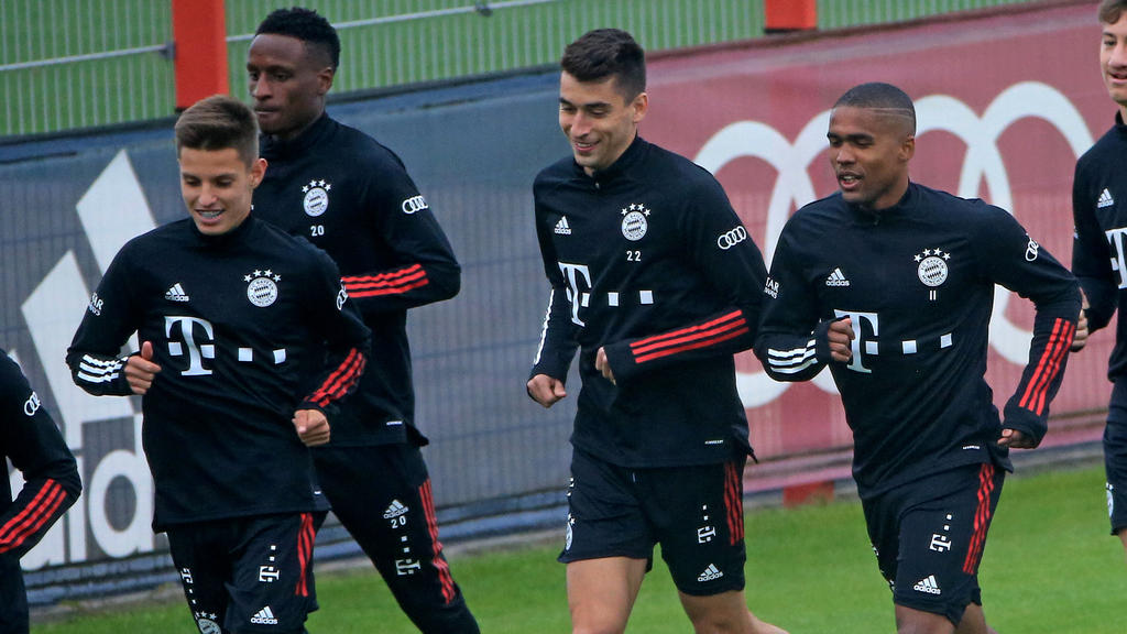 Vier Neuzugänge des FC Bayern (v.li.): Dantas, Sarr, Roca und Costa