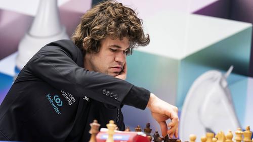 Schach-Weltmeister Magnus Carlsen hat seinen Standpunkt zu russischen Spielern geändert