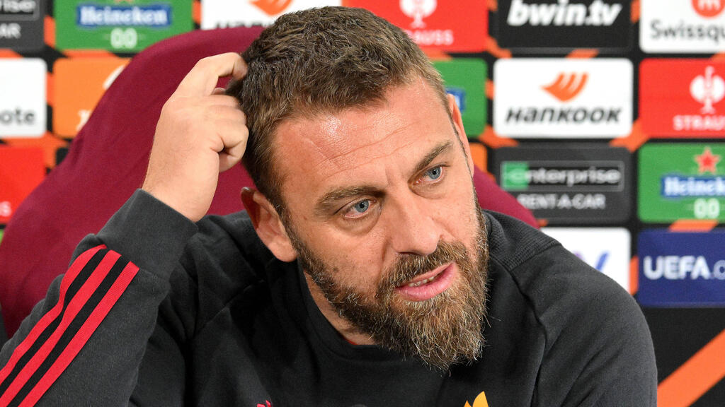 Daniele De Rossi tritt mit der Roma auf Bayer Leverkusen Daniele De Rossi tritt mit der Roma auf Bayer Leverkusen