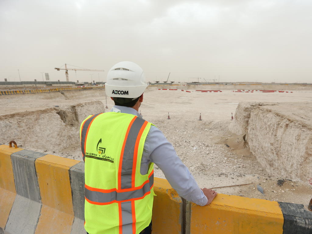 Noch immer müssen die Arbeiter im Katar unter schlechten Bedingungen arbeiten