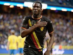 Romelu Lukaku viert zijn doelpunt in de oefenwedstrijd tegen Zweden. (07-06-2014)
