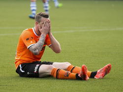Kevin Brand van FC Volendam kan niet geloven dat hij een kans heeft gemist in het play-offduel met FC Eindhoven. (22-05-2015)