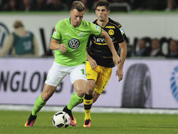 Wolfsburgs Yannick Gerhardt (l.) würde gerne wieder in der Löw-Elf spielen