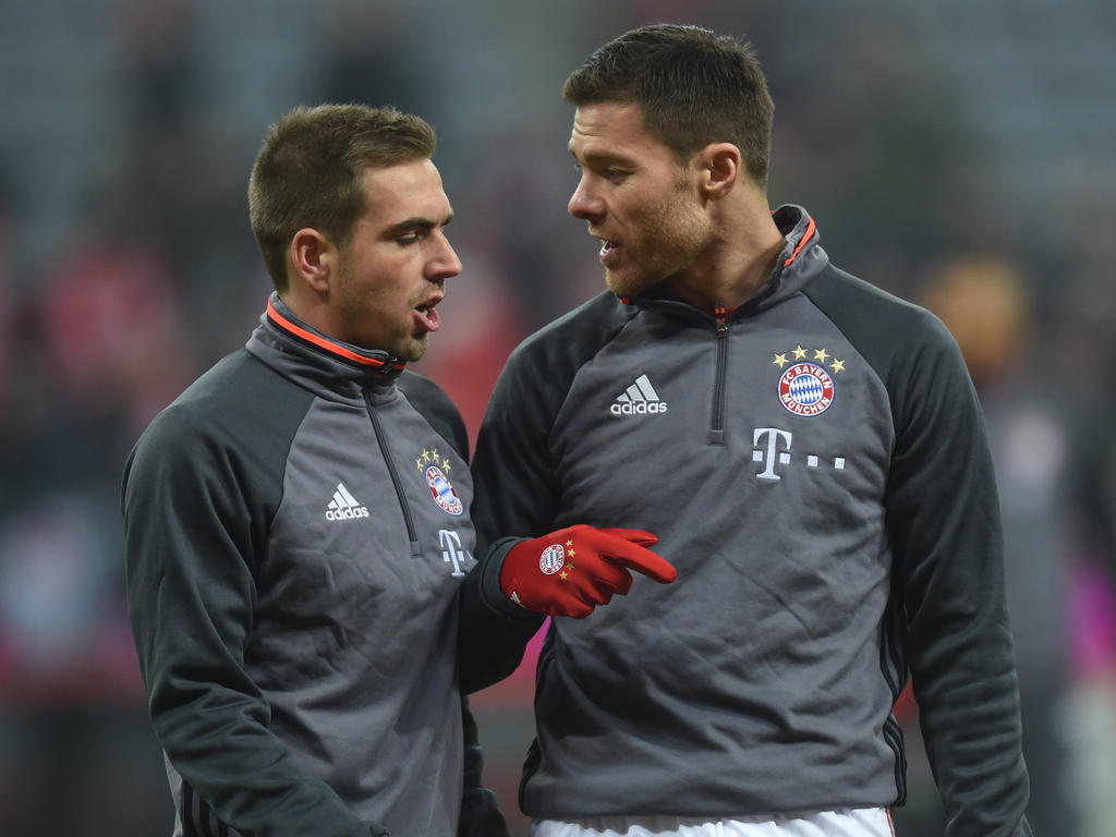 Philipp Lahm (l.) und Xabi Alonso werden ihre Karrieren beim FC Bayern wohl beenden
