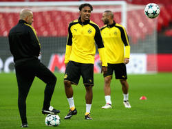 Dortmunds Trainer Peter Bosz (li.) hofft auf einen Sieg zum Auftakt der Champions League
