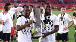 Almamy Touré (l.) beim Europa-League-Sieg von Eintracht Frankfurt