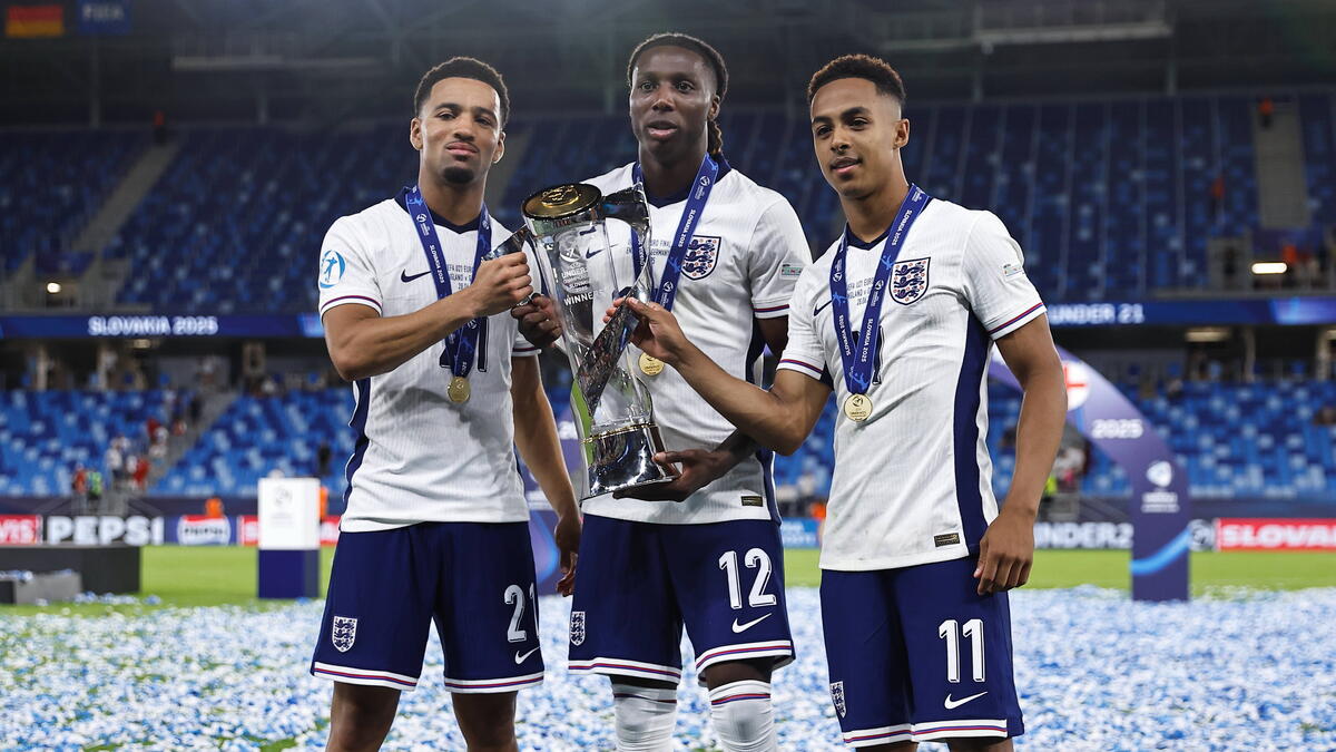 Ethan Nwaneri (l.) hat dem BVB wohl eine Absage erteilt