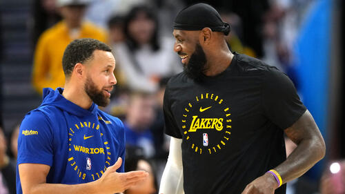 Steph Curry (l.) und LeBron James (r.) sind nicht nur dem Basketball verbunden