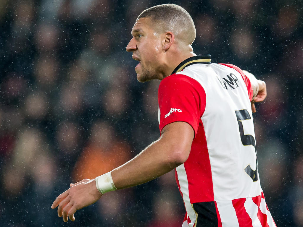 Jeffrey Bruma geeft zijn teamgenoten aanwijzingen tijdens de wedstrijd PSV - Heracles Almelo. (20-02-2016) Jeffrey Bruma geeft zijn teamgenoten aanwijzingen tijdens de wedstrijd PSV - Heracles Almelo. (20-02-2016)