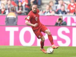 Franck Ribéry heeft balbezit tijdens het competitieduel Bayern München - Eintracht Frankfurt (02-04-2016).