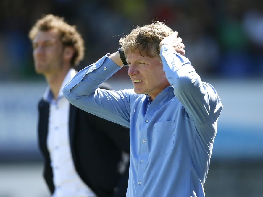 Excelsior-trainer Alfons Groenendijk kan zijn ogen niet geloven tijdens het competitieduel SC Cambuur - Excelsior (08-05-2016). Excelsior-trainer Alfons Groenendijk kan zijn ogen niet geloven tijdens het competitieduel SC Cambuur - Excelsior (08-05-2016).