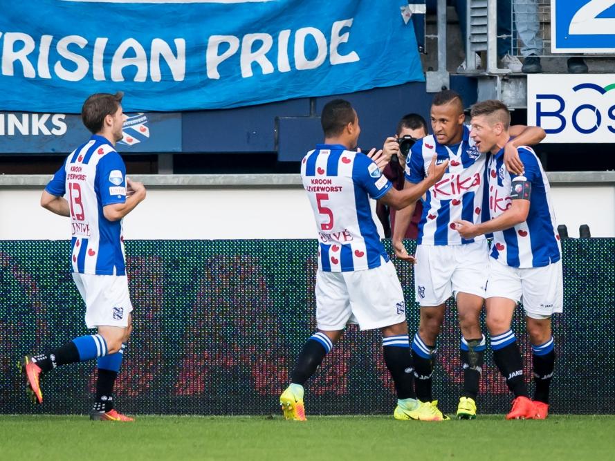SC Heerenveen viert de 1-0 voorsprong tijdens het competitieduel met FC Utrecht (12-08-2016).