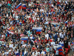 Russische Fans sorgten beim Spiel gegen Frankreich für einen Eklat
