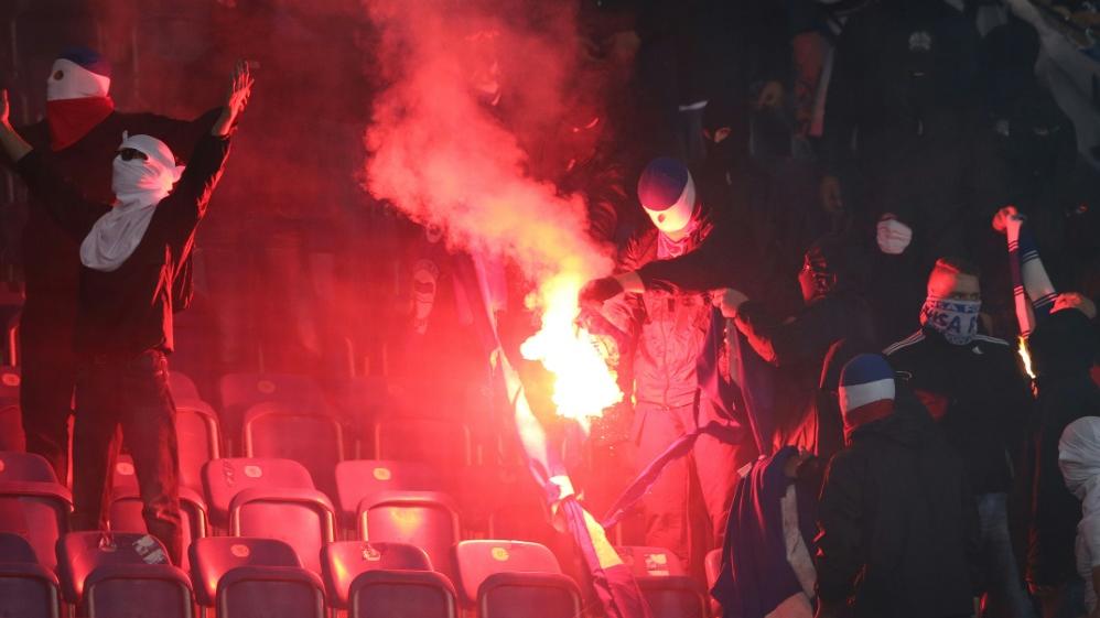 Die Rostocker Fans zündeten in zwei Fällen Pyrotechnik