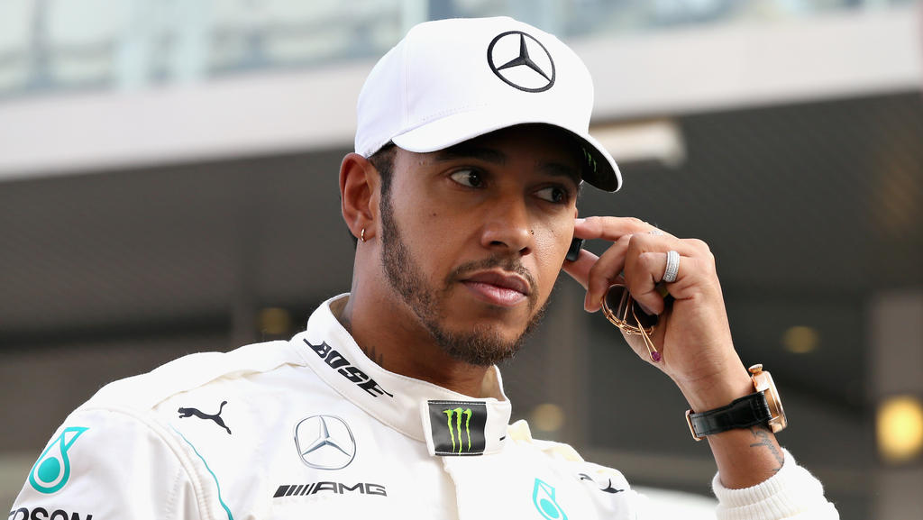 Lewis Hamilton war auf schwarzen Yamahas mit der 44 unterwegs Lewis Hamilton war auf schwarzen Yamahas mit der 44 unterwegs