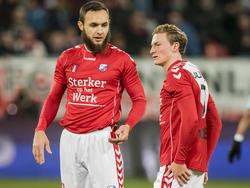 FC Utrecht-aanvaller Nacer Barazite (l.) is in gesprek met ploeggenoot Rico Strieder. (27-11-2016)
